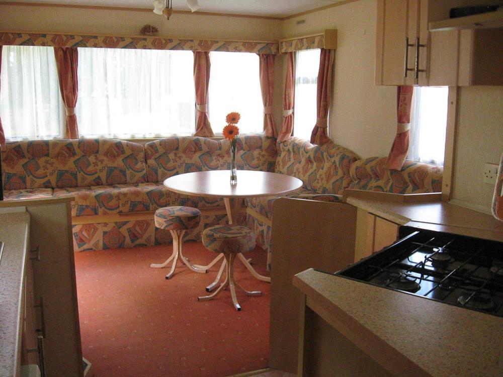 Cosy Caravan At Blackmoor Farm Ludchurch Екстериор снимка