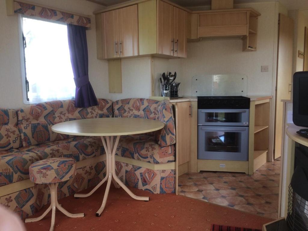 Cosy Caravan At Blackmoor Farm Ludchurch Екстериор снимка